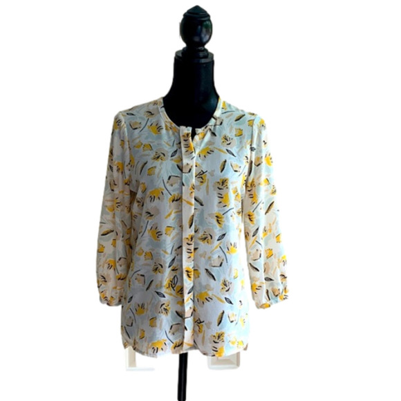C&E Floral Quarter Sleeve Hidden Button Flowy High Low Crepe Top - Picture 1 of 9